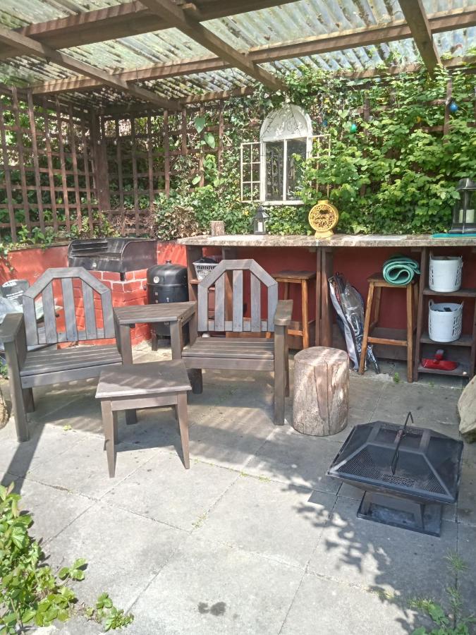 'Morris' The Shepherd'S Hut With Woodland Hot Tub Carmarthen Luaran gambar